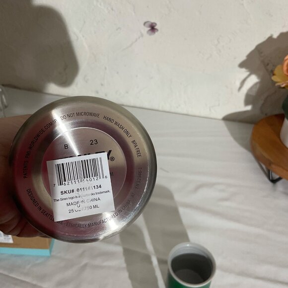 Starbucks Stanley 25 Fl Oz Vacuum Insulated Bottle Green - Picture 2 of 4